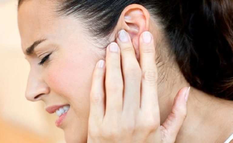 Mouth Cancer: कानो में अगर हो अजीब सी झुनझुनाहट? माउथ कैंसर का संकेत हैं ये 3 लक्षण जानिए