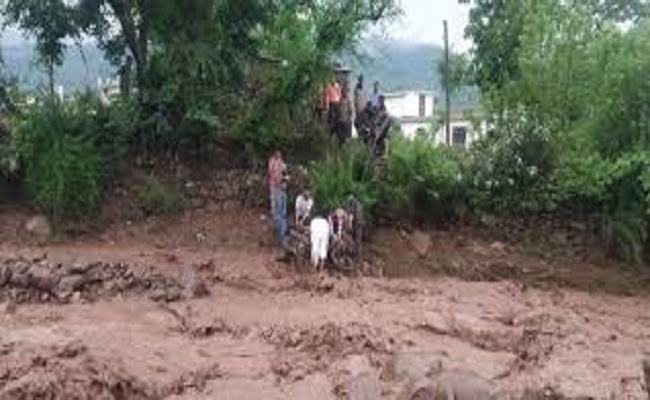 जम्मू-कश्मीर: किश्तवाड़ में बादल फटने से पांच लोगों की मौत, 30 से 40 लोग लापता
