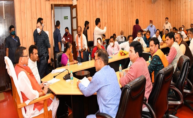 केदारनाथ-बदरीनाथ के तीर्थ पुरोहितों के प्रतिनिधिमण्डल ने की सीएम धामी से मुलाकात, सीएम की तरफ से ये मिला जवाब