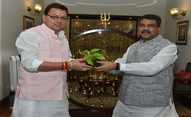 केन्द्रीय शिक्षा मंत्री से मिले सीएम धामी, नरेंद्र नगर और कोटद्वार में केंद्रीय विद्यालय की मंजूरी का किया अनुरोध