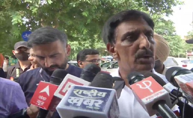 पंजाब: सिद्धू के सलाहकार मोहम्मद मुस्तफा का कैप्टन पर हमला, बोले- मैं पूरी किताब खोल दूंगा