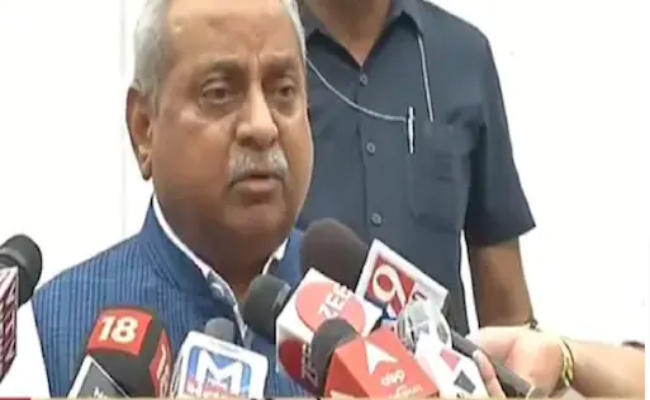 गुजरात : सीएम न बनाए जाने पर छलका नितिन पटेल का दर्द, कहा- मैं अकेला नहीं जिसकी बस छूटी
