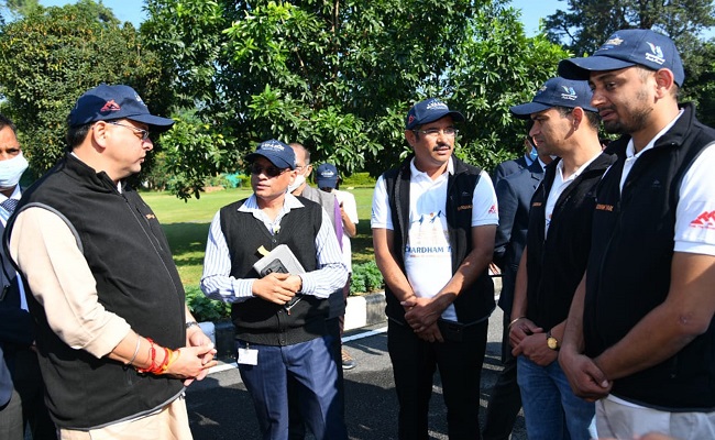 चारधाम के पुराने मार्गों को खोजने के लिए 25 सदस्यों दल हुआ रवाना, सीएम ने दिखाई हरी झंडी