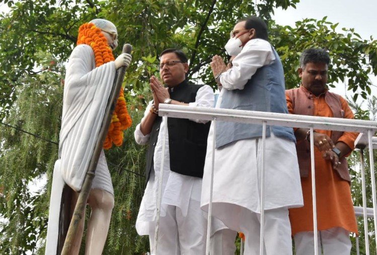 उत्तराखंड: राष्ट्रपिता महात्मा गांधी और पूर्व प्रधानमंत्री लाल बहादुर शास्त्री की जयंती पर सीएम धामी ने अर्पित की श्रद्धांजलि