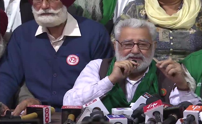 किसान आंदोलन: किसानों के रुख में नरमी, एसकेएम ने 29 नवंबर को संसद में होने वाली  टैक्टर रैली को किया स्थगित