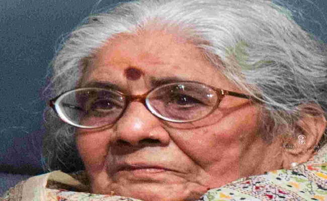साहित्य जगत में शोक की लहर, मशहूर लेखिका मन्नू भंडारी का निधन