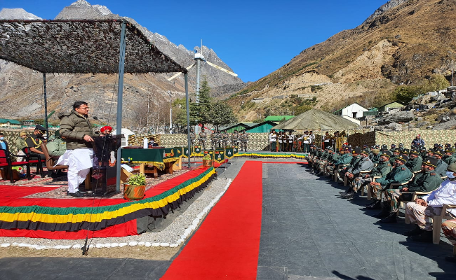 उत्तराखंड के राज्यपाल और मुख्यमंत्री ने भारत-चीन सीमा स्थित जवानों के साथ मनाई दीपावली