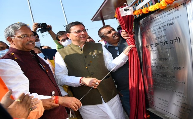 सीएम धामी  ने किया रानीपोखरी में ‘उत्तरा’ स्टेट एम्पोरियम एवं ग्रामीण हाट बाजार के पुनरोद्धार कार्य का लोकार्पण