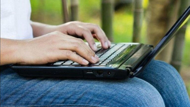 उत्तराखंड बोर्ड के मेधावियों को लैपटॉप के लिए 40 हजार देगी सरकार