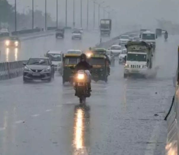 फिर बिगड़ा मौसम: पहाड़ों से लेकर दिल्ली-एनसीआर में रात से ही बारिश का सिलसिला जारी