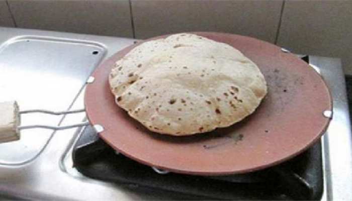 तवे से जुड़ा है सुख-समृद्धि का कनेक्शन, जानें क्या कहता है वास्तु शास्त्र