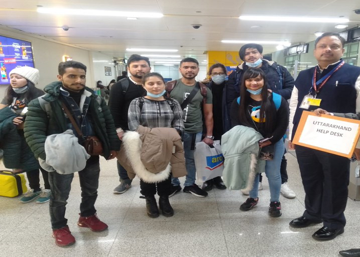 हल्द्वानी के विजय चौहान, रानीखेत की प्रियंका अधिकारी समेत उत्तराखंड के सात छात्र यूक्रेन से लौटे