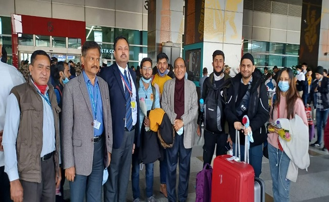 उत्तराखंड के 6 और छात्र यूक्रेन से सकुशल लौटे, भारतीय छात्र की मौत से स्वजनों में खौफ