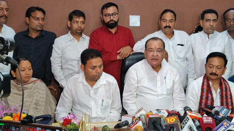 उत्तराखंड : नेता प्रतिपक्ष यशपाल आर्य और उप नेता प्रतिपक्ष भुवन कापड़ी ने ग्रहण किया पदभार