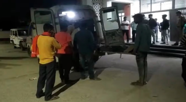 अमेठी: तेज रफ्तार ट्रक ने बोलेरो को मारी टक्कर, पिता-पुत्र समेत छह की दर्दनाक मौत
