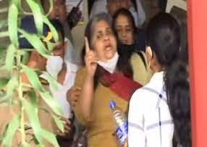 गुजरात दंगा: याचिका खारिज के एक दिन बाद तीस्ता सीतलवाड़ एटीएस की हिरासत में, जानिए पूरा मामला