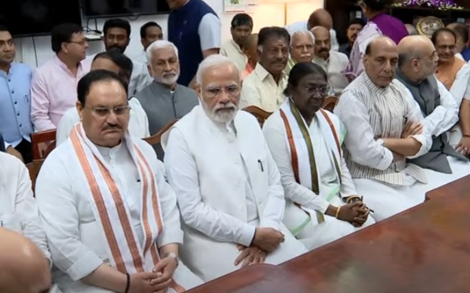 Presidential Election 2022: पीएम मोदी, अमित शाह की मौजूदगी में द्रोपदी मुर्मू ने दाखिल किया नामांकन
