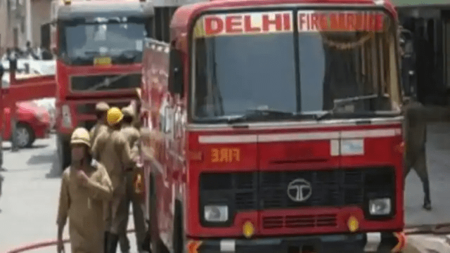 दिल्ली के अस्पताल में लगी भीषण आग: ऑक्सीजन सप्लाई बाधित होने से मरीज की मौत