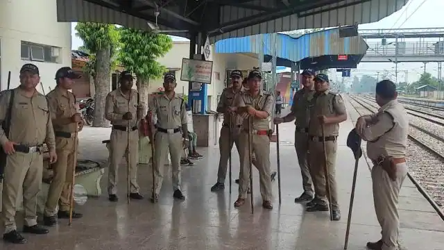 अग्निपथ योजना के विरोध में बिहार बंद, रेलवे ने रद्द की 315 ट्रेनें, हजारों यात्री फंसे