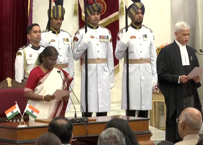 भारत के 49वें प्रधान न्यायाधीश बने जस्टिस यूयू ललित, राष्ट्रपति मुर्मू ने दिलाई शपथ