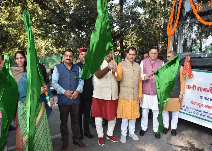 देहरादून: सीएम धामी ने किया 10 इलैक्ट्रिक बसों का शुभारंभ