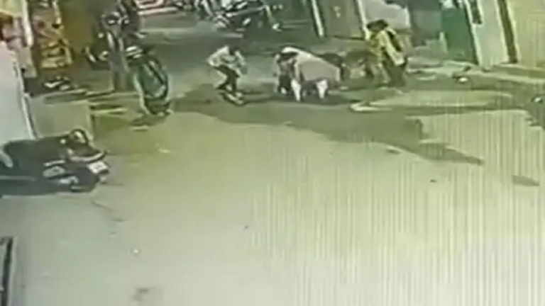 बड़ी ख़बर: बेंगलुरु में 7 लोगों ने की युवक की हत्या, पत्थर और ईंट से कुचला सिर