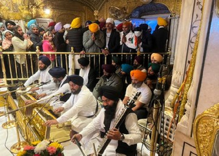 Bharat Jodo Yatra: पंजाब पहुंची भारत जोड़ो यात्रा, राहुल गांधी ने स्वर्ण मंदिर में टेका मत्था