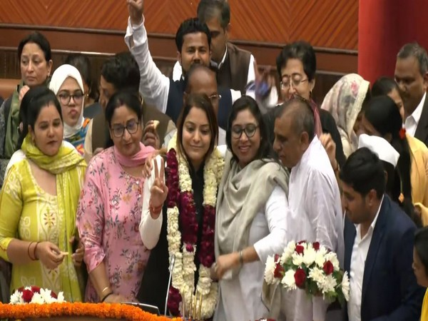 Delhi Mayor Election: दिल्ली में पहली बार ‘आप’ का मेयर, शैली ओबेरॉय ने बीजेपी की रेखा गुप्ता को हराया