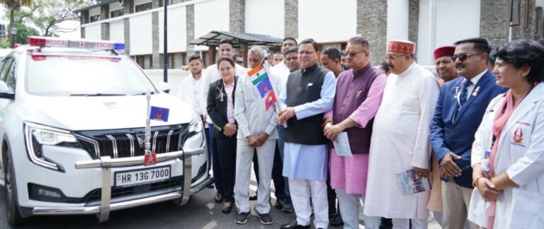 सीएम धामी ने सिक्स सिग्मा मेडिकल टीम को बद्रीनाथ, रुद्रनाथ व हेमकुण्ड साहिब यात्रा में निशुल्क मेडिकल सेवाओं हेतु किया रवाना