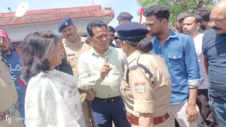 नशामुक्ति केंद्र में हुई युवक की मौत, शव घर के बाहर फेंककर चला गया स्टाफ