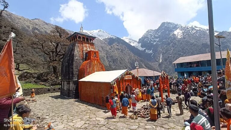 उत्तराखंड: शीतकाल के लिए बंद हुए द्वितीय केदार मद्महेश्वर मंदिर के कपाट