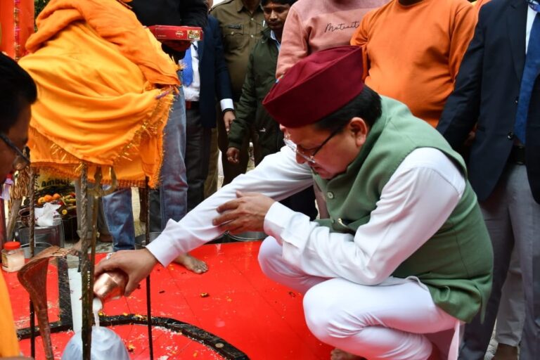 सीएम धामी ने किया नव सृजित विद्युत वितरण मण्डल चंपावत के कार्यालय भवन का शिलान्यास