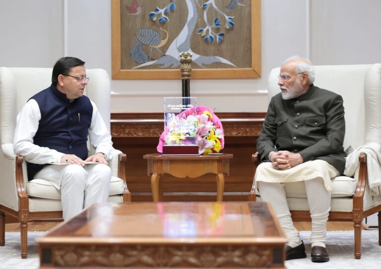 पीएम मोदी से मिले सीएम धामी, वैश्विक निवेशक सम्मेलन के उद्घाटन हेतु किया आमंत्रित
