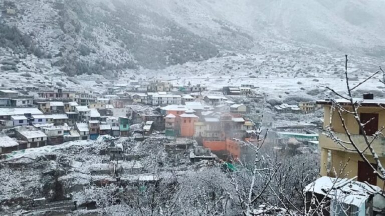 उत्तराखंड: नए साल पर पहाड़ों में बर्फबारी, मैदानी इलाकों में कोहरा