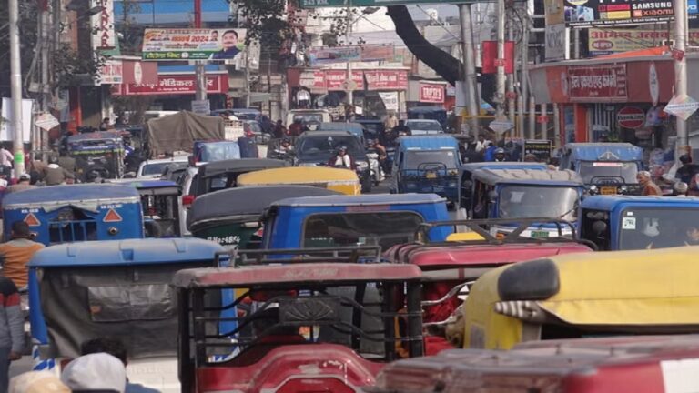 उत्तराखंड: दूसरे दिन भी थमे ट्रक-ऑटो को पहिए, परेशान रहे लोग