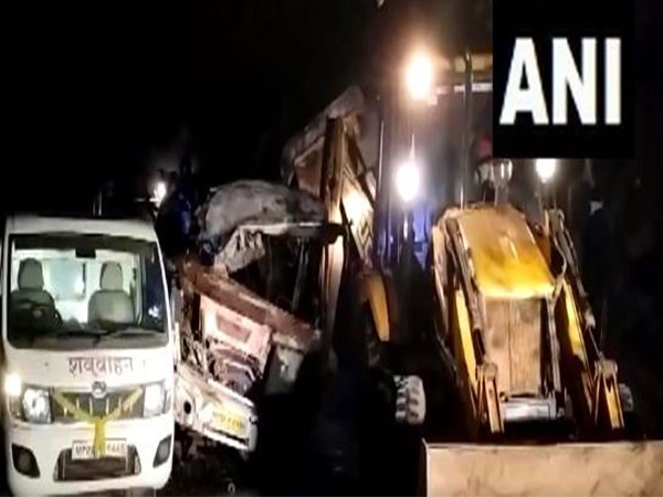मध्य प्रदेश:  गुना में दिल दहला देने वाला हादसा, बस और डंपर की आमने-सामने की टक्कर-13 लोग जिंदा जले