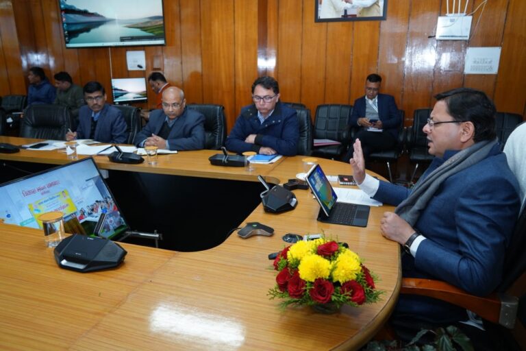 सीएम धामी ने किया विकसित भारत संकल्प यात्रा के तहत जनपद बागेश्वर की महिला लाभार्थियों से संवाद किया