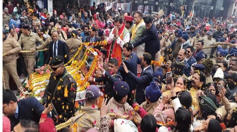 उधमसिंह नगर: रुद्रपुर में सीएम धामी का रोड शो,  उमड़ा जनसैलाब-देखें वीडियो
