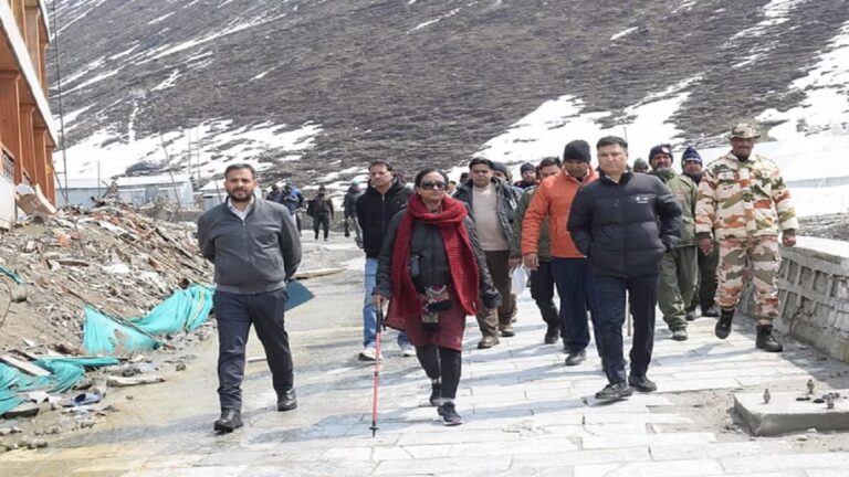 उत्तराखंड: मुख्य सचिव राधा रतूड़ी पहुंचीं केदारनाथ, पुनर्निर्माण कार्यों का लिया जायजा