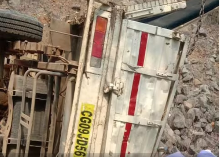 छत्तीसगढ़ के कवर्धा से दर्दनाक खबर, पिकअप पलटने से 18 की मौत