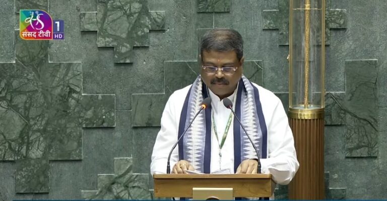 जैसे ही धर्मेंद्र प्रधान शपथ लेने के लिए उठे! विपक्ष चिल्लाने लगा नीट-नीट