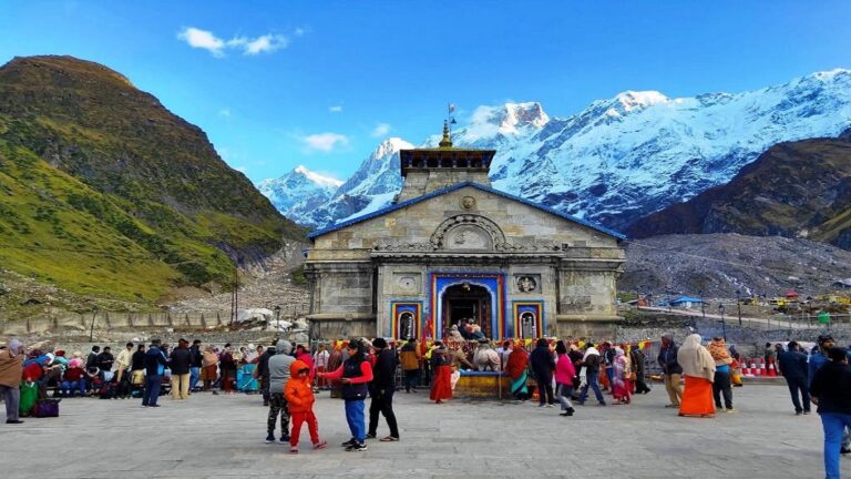 केदारनाथ धाम में भक्तों की भीड़ बढ़ने से 12 बजे ही लगाया जा रहा भोग, जानें बाल भोग और शृंगार दर्शन का समय