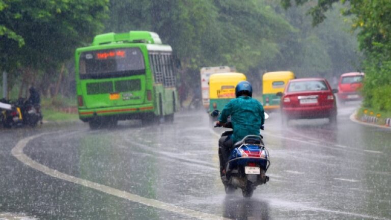 दिल्ली: एनसीआर में मौसम बदलने के आसार, तेज हवा के साथ बूंदाबांदी का अनुमान