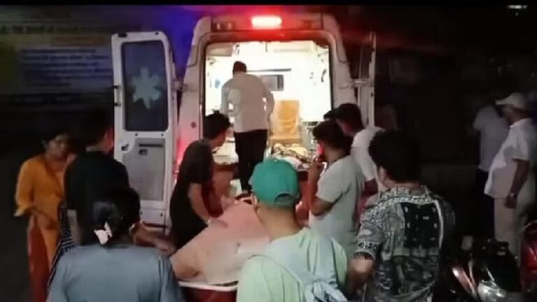 उत्तराखंड: अल्मोड़ा में गहरी खाई में गिरी कार, छह महीने के बच्चे की मौत, मां नानी समेत तीन घायल
