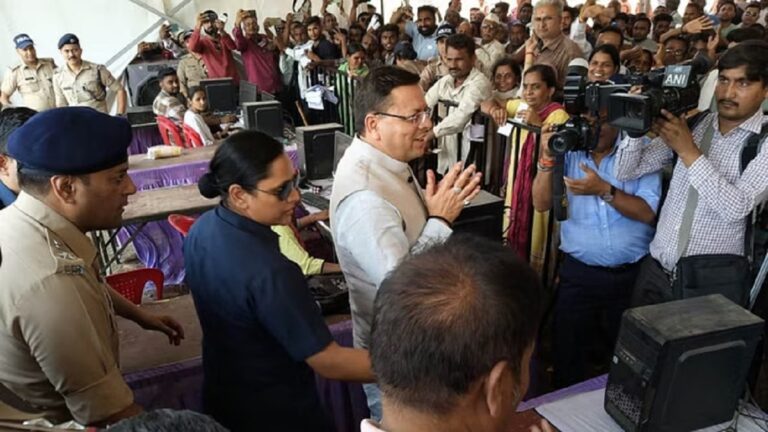 चारधाम यात्रा: सीएम धामी ने तीर्थयात्रियों से लिया पंजीकरण का जायजा, दूसरे दिन भी कम पड़े पंजीकरण के स्लॉट