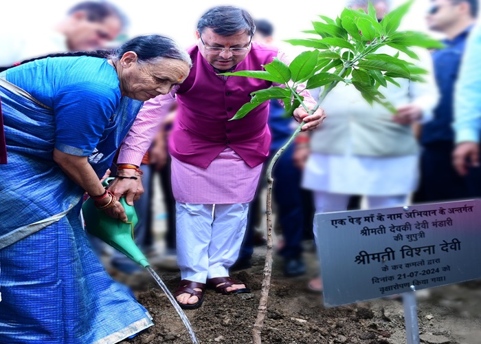 सोशल मीडिया प्लेटफॉर्म  X पर घंटो ट्रेंड हुआ #EkPedMaaKeNaam