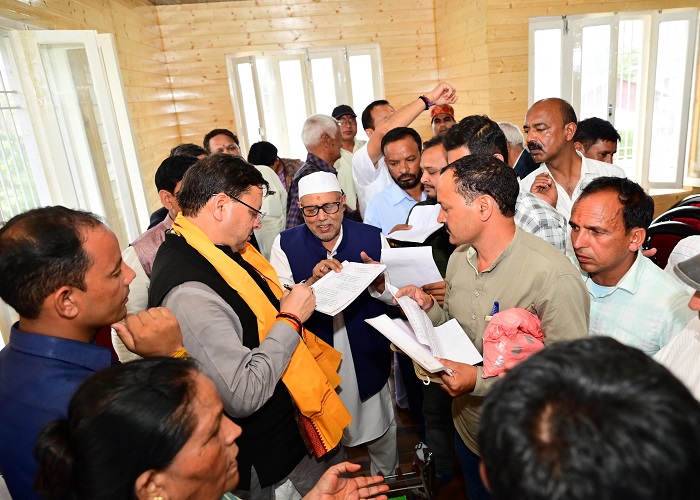 सीएम धामी ने चम्पावत में वरिष्ठ जनों एवं नागरिकों से किया जन संवाद, सुनी समस्याएं