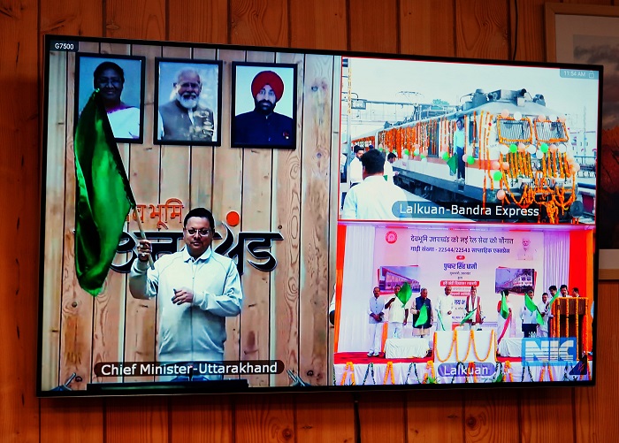 लालकुंआ से बांद्रा के मध्य शुरू हुआ ट्रेन संचालन, सीएम धामी ने दिखाई हरी झंडी