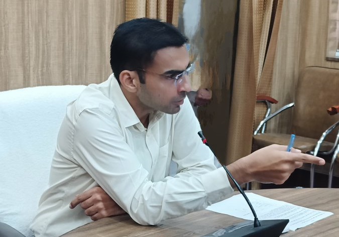 देहरादून: डीएम सविंन बसंल का कड़ा एक्शन, 08 डॉक्टर और दो अधिकारियों पर गिरी गाज-पढ़ें पूरी डिटेल