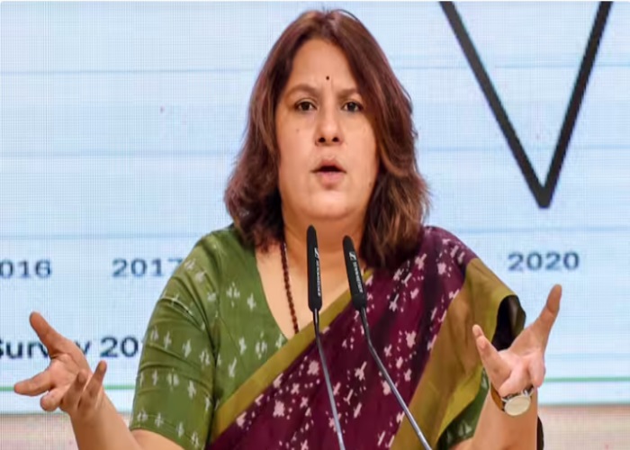 सुप्रिया श्रीनेत का केंद्र पर तंज, डॉलर के सामने रुपये का शतक लगवाकर ही मानेंगे पीएम मोदी